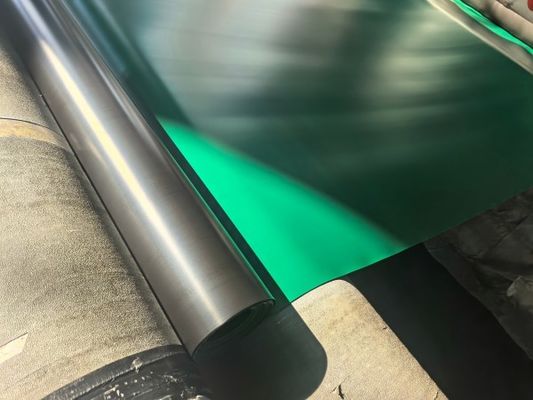 Zwart en groen dubbelkleurig glad geomembraan uit HDPE geschikt voor verschillende waterdichte projecten