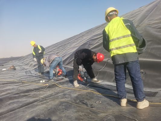 Uitstekend chemisch bestand HDPE-geomembraan voor effectieve lekbestrijding in milieutechnische toepassingen