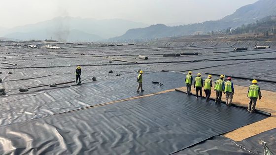 Geomembrane van HDPE op maat voor afvalwaterbehandeling, mijnbouw en langere levensduur