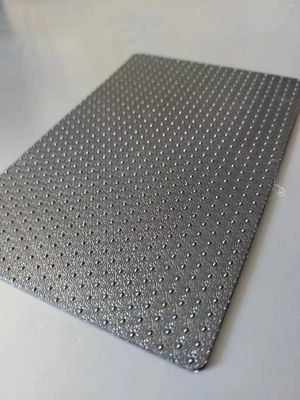 Geavanceerd productieproces van geomembraan met textuur uit HDPE voor milieutechnologie