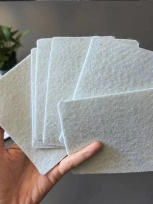 Witte geomembrane van samengestelde stoffen Het voorkeursmateriaal voor anti-seepage in milieubeheer- en waterbeschermingsprojecten