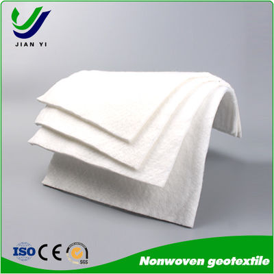 PET-polyesterchipsen Geotextiel van niet-geweven textiel voor afvoer van afvalwater en stortplaatsen Breedte 1m-6,6m Breuksterkte KN/m ≥ LD/TD 4,5-40