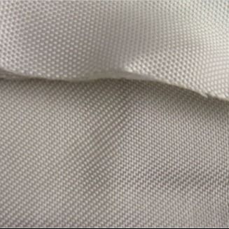 Geotextiel van polypropyleen voor de scheiding van vloeistoffen en vaste stoffen en het verwijderen van stof bij 88-110 °C