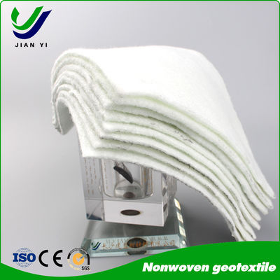 UV-resistentie Stapelvezels Geotextiel Waterdoorlaatbaar 100-800 gram/m2
