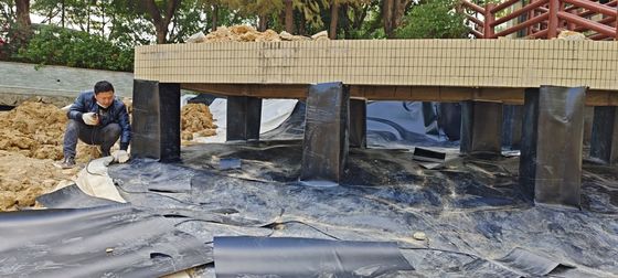 Duurzaam HDPE glad geomembraan voor kunstmatig meer Anti-Seepage Project Breeksterkte 20-80N/mm Verlenging bij breuk 700%