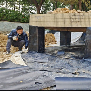 Duurzaam HDPE glad geomembraan voor kunstmatig meer Anti-Seepage Project Breeksterkte 20-80N/mm Verlenging bij breuk 700%