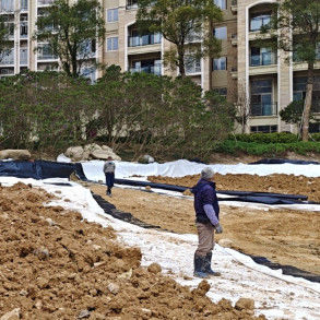 Duurzaam HDPE glad geomembraan voor kunstmatig meer Anti-Seepage Project Breeksterkte 20-80N/mm Verlenging bij breuk 700%
