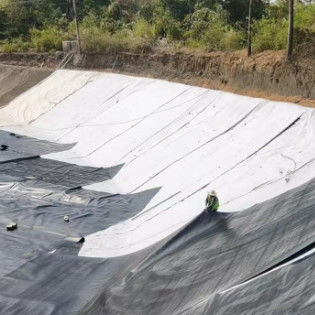 Afscheidingsfunctie Geotextiel met niet-geweven lange filamenten Breedte 1m-6m voor toepassing op stortplaatsen in de mijnbouw