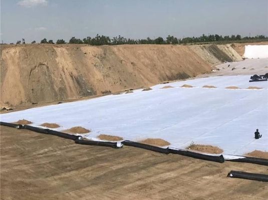 Hoogdoorlatende drainage- en filtratie geotextiel met lange filamenten voor kustdijken en oeverbescherming