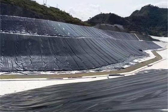 Hoge Dichtheid Polyethyleen Gladde HDPE Geomembraan Waterdichte Barrière Voor Afdichting van Vijvers, Stortplaatsen