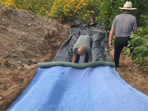 Cement-geïnfuseerde deken: rollen uit. natte. klaar. subtitel: instant beton zonder mengen, gieten of wachten.