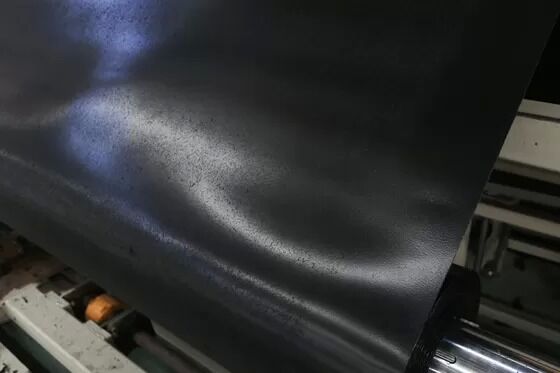 HDPE geomembraan met hoge chemische weerstand en hete wiglassen voor projecten met glansaanpassingsvijvers