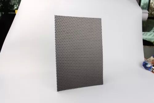 Hoge Wrijvingscoëfficiënt Stabiele Antislip HDPE Geomembraan met Ultra-Lage Waterdoorlaatbaarheid voor Ingenieursprojecten